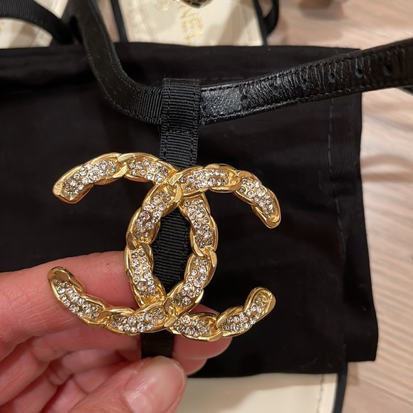 BNIB Auth. CHANEL Rhinestone Encrusted thing sandal size 37 or 7 - Picture 5 of 11